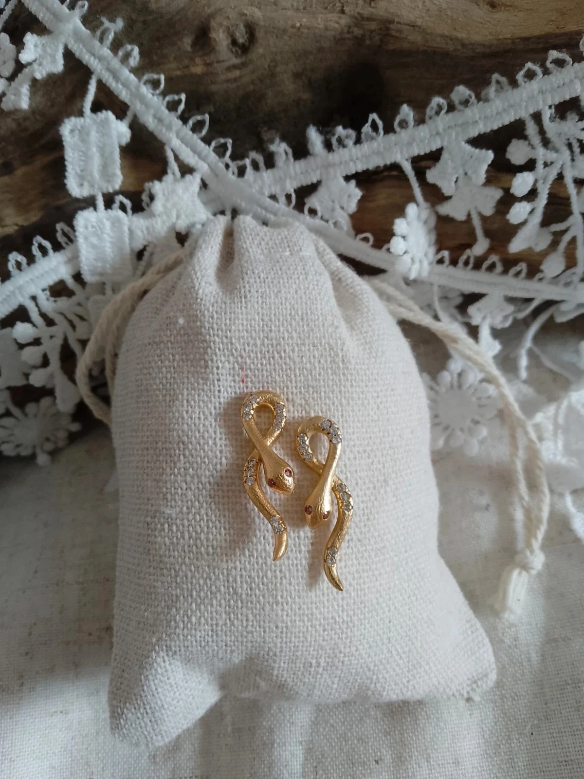 Boucles d'oreilles bohèmes serpents dorés avec zircons